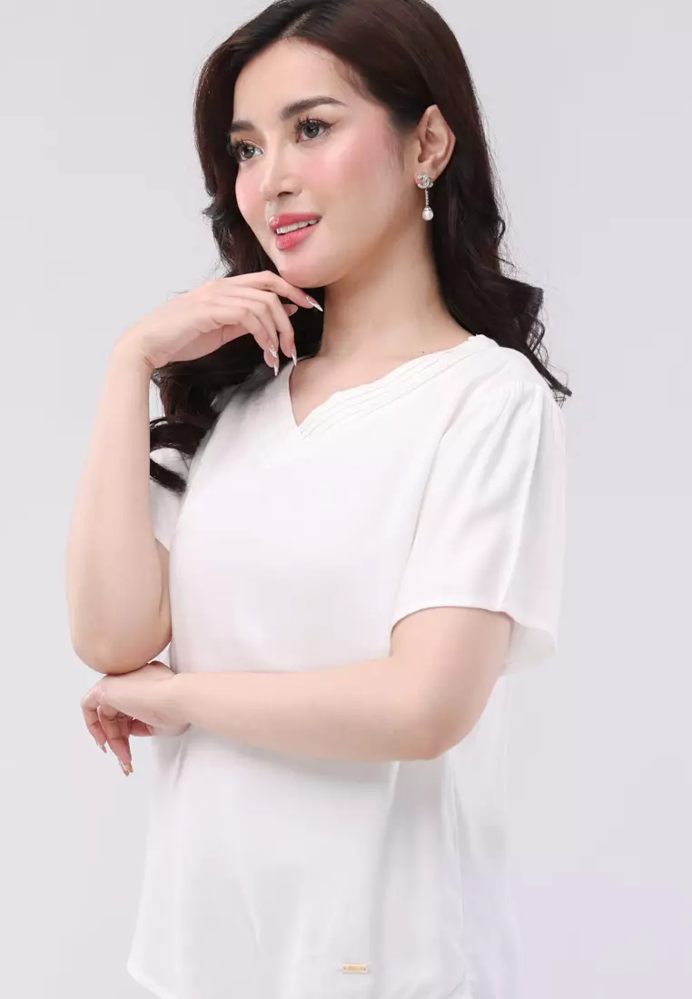 Bold Twill Short Sleeves V-neck Blouse