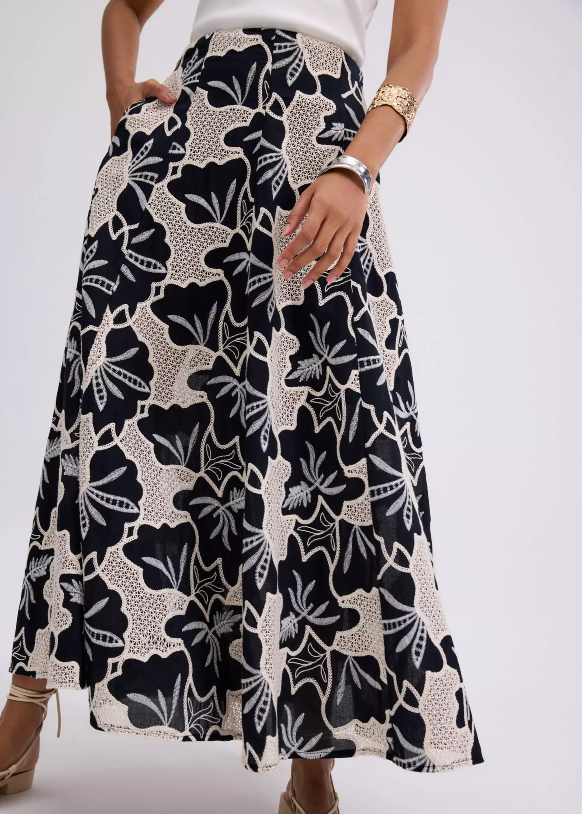 Rok Wanita - High Waist Flare Maxi Skirt in Midnight Blooms Broderie