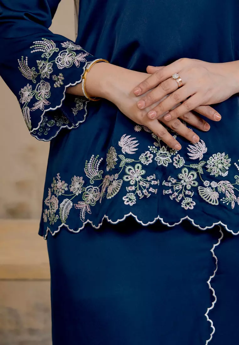 Suri Luxe Embroidery Baju Kurung Kedah Satin with Skirt Belah Selisih