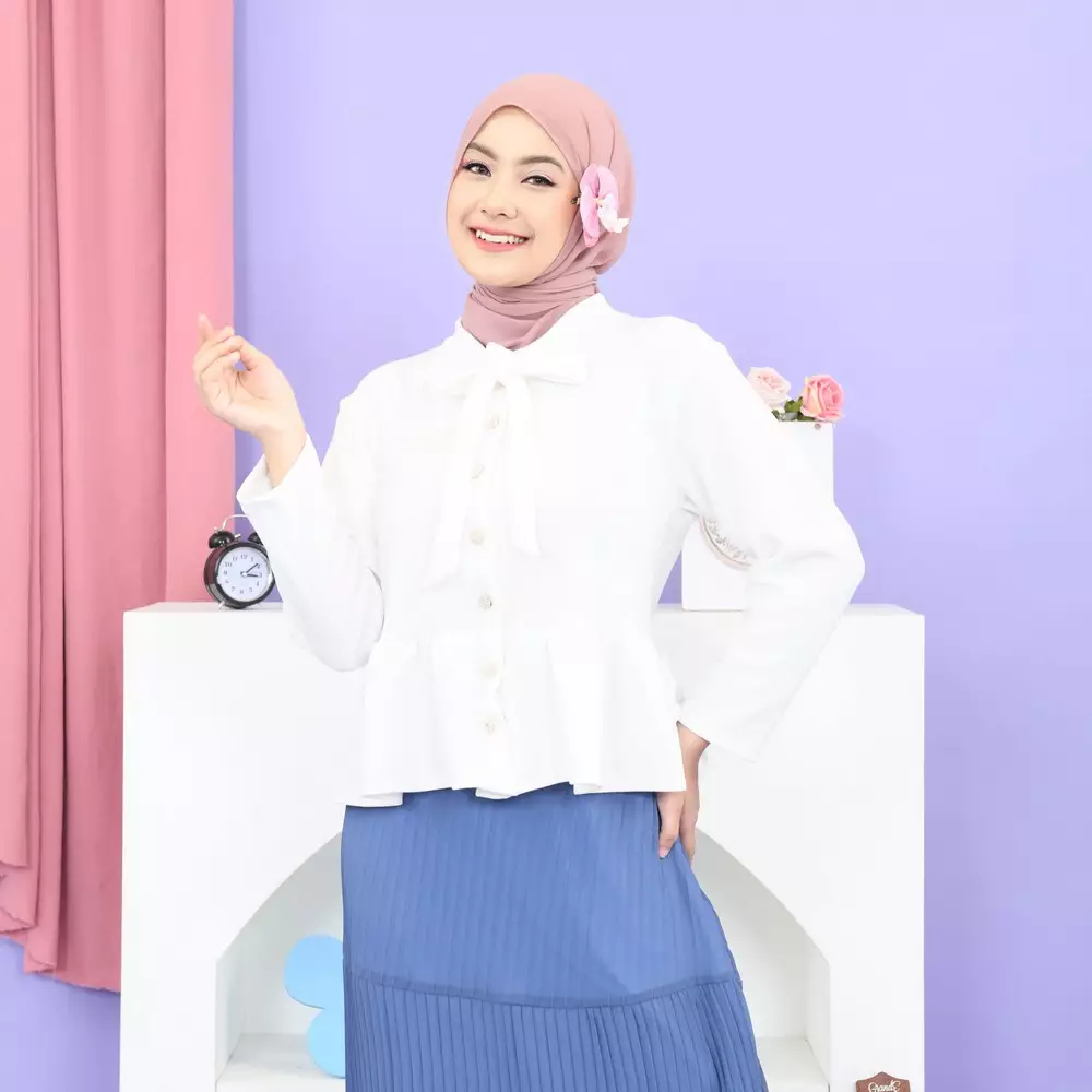 Queen Peplum Top - Broken White M19788 R42S3