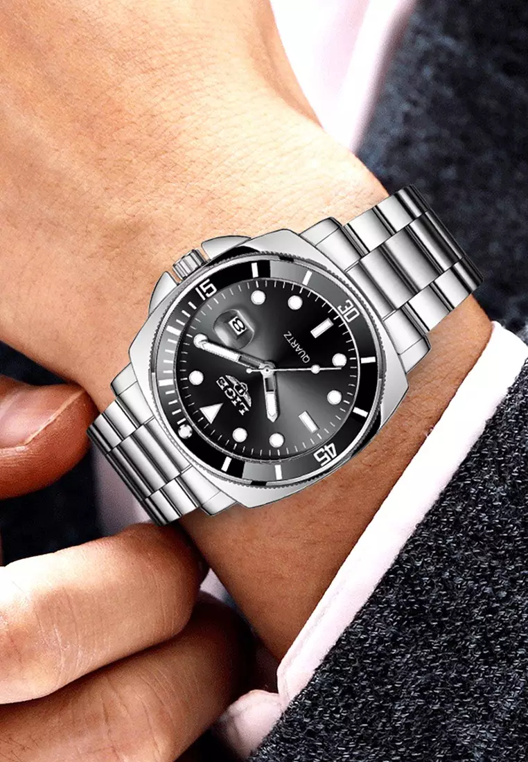 Unisex Classic Diver's Stainless Steel Quartz Watch with turning Bezel on Steel Bracelet