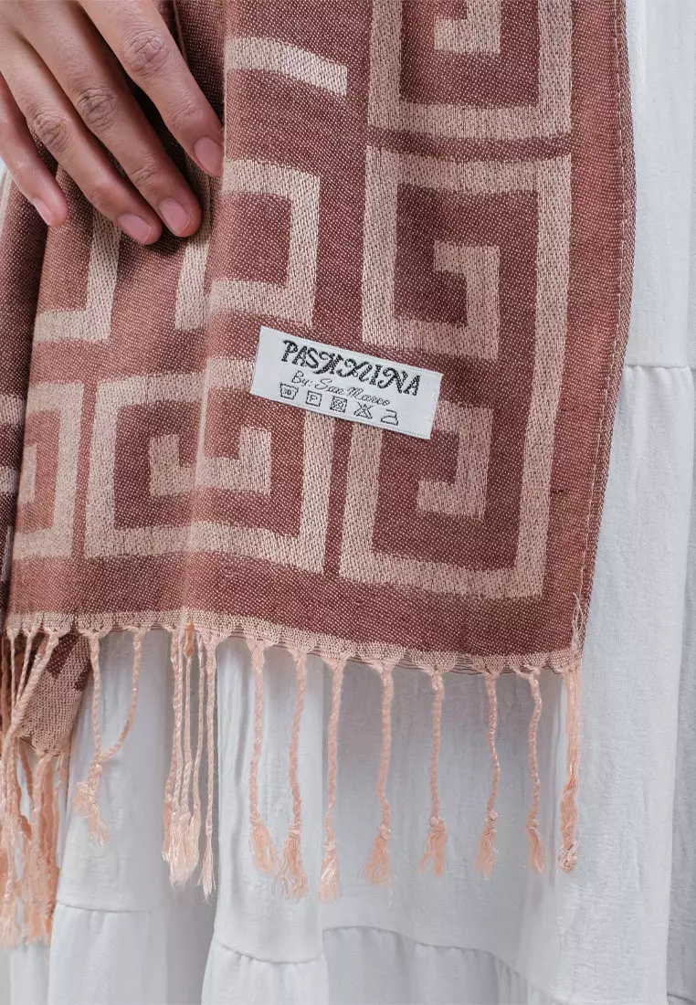 Hijab Pashmina Wanita Reversible Viscose Geometric Maze Pattern Pashmina Shawl Syal Wanita Cocoa Brown