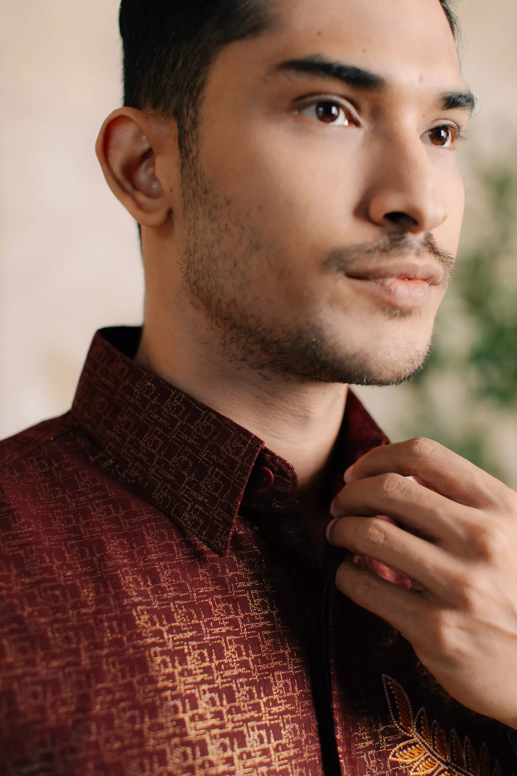 Adyatma Adhiwangsa Maroon Kemeja Batik Pria Furing Reguler Fit Lengan Panjang Katun Foil