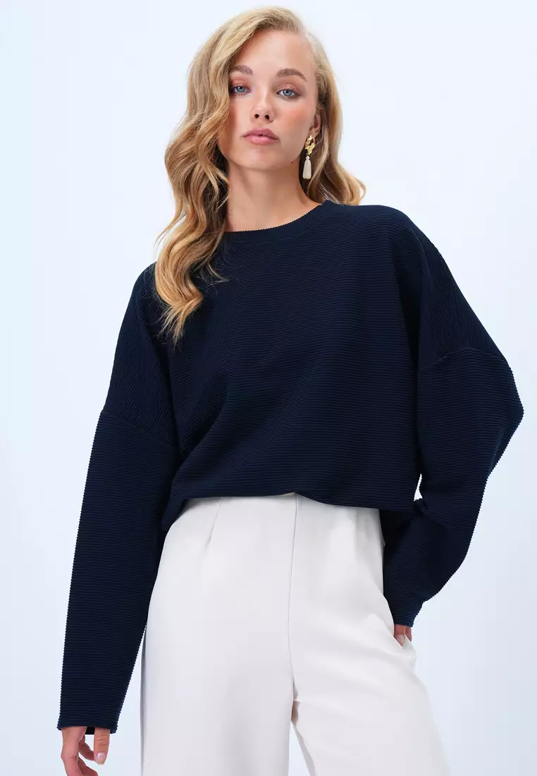 Crew Neck Batwing Sleeves Sweatshirt