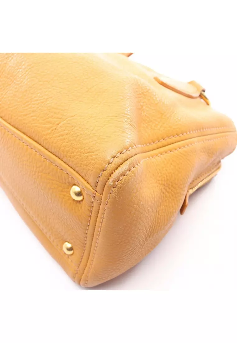 Pre-Loved MIU MIU VITELLO CARIBU Vitello Caribu Handbag leather yellow 2WAY