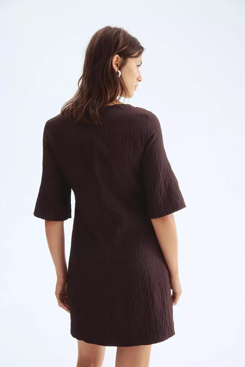 Boat-neck dress