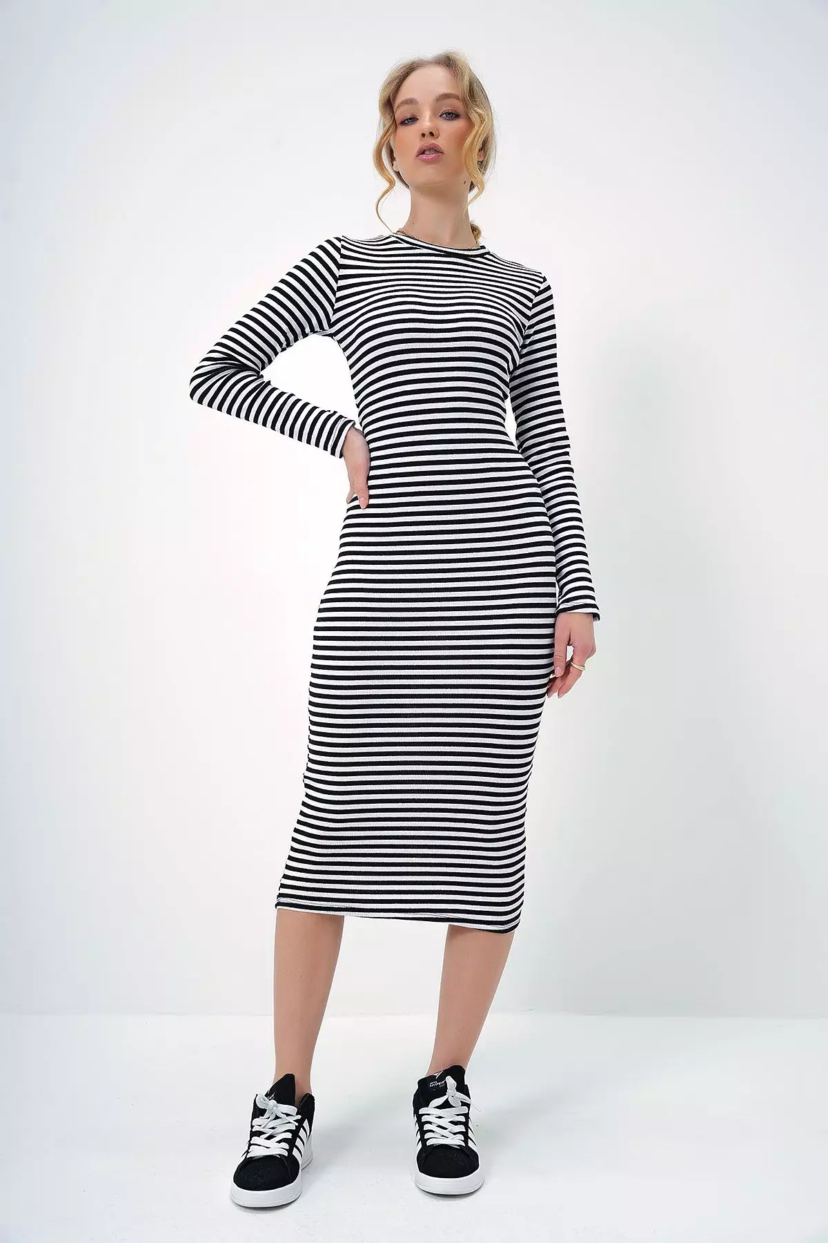 Women's Black Crew Neck Striped Midi Length Basic Dress