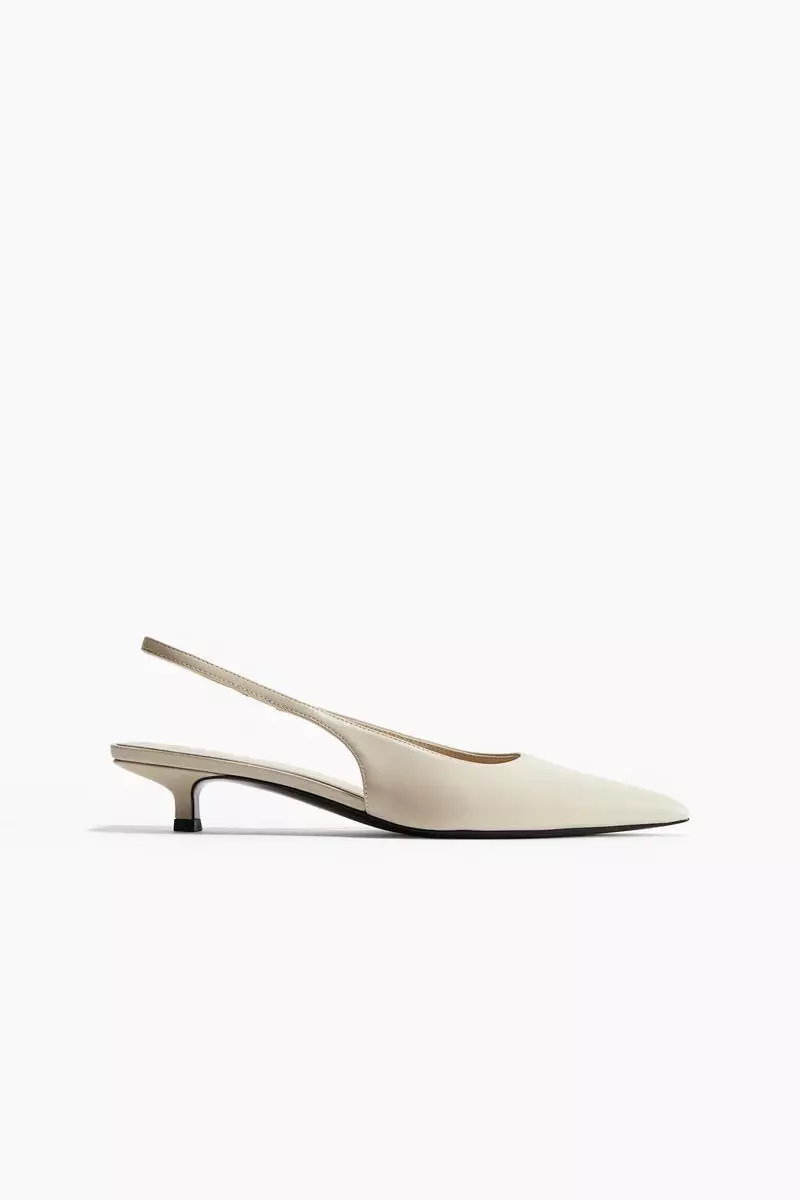 Kitten-heeled pointed slingbacks