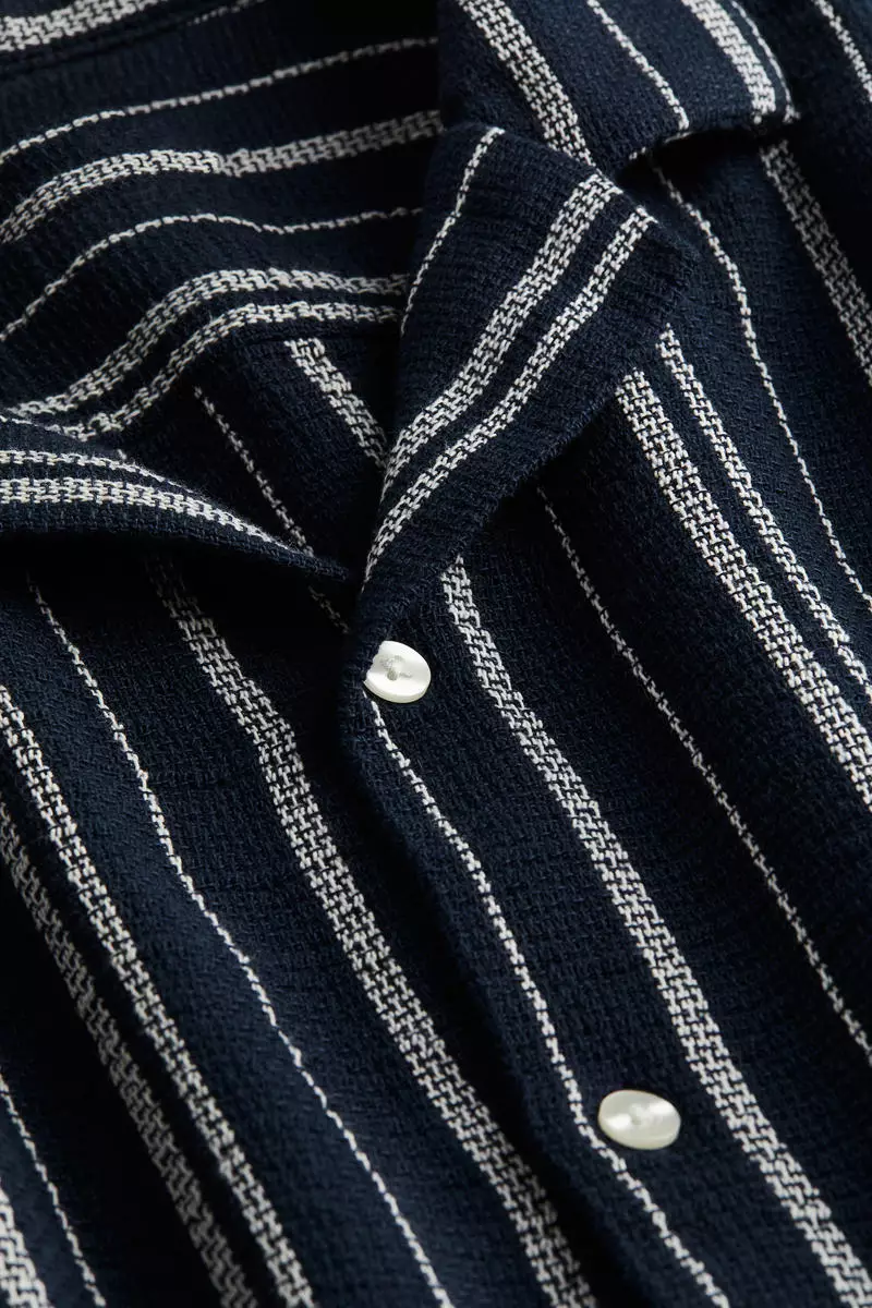 Buy H&M Regular Fit Textured-knit resort shirt 2024 Online | ZALORA ...