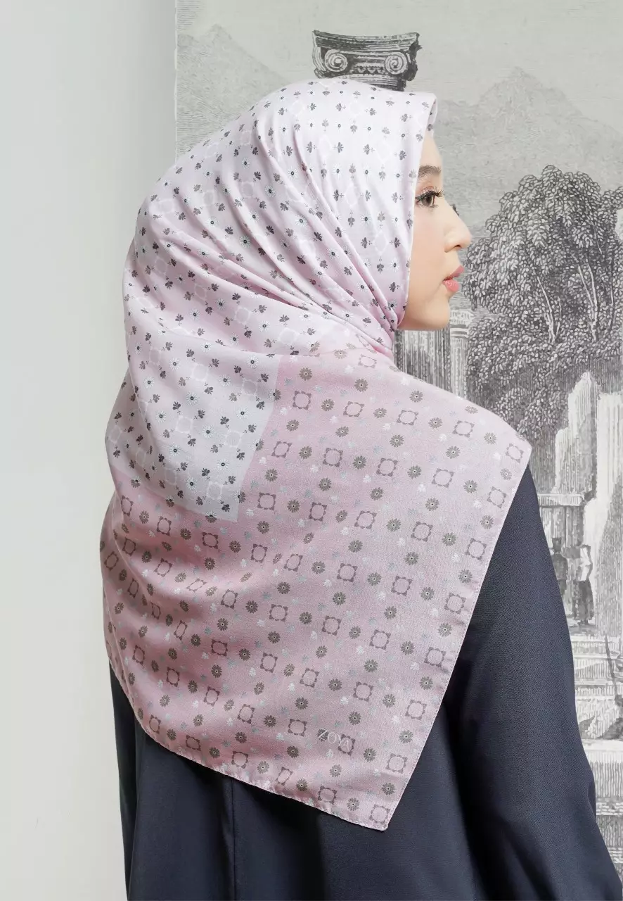 DAXA Scarf Dusty Pink - Kerudung Hijab Segiempat Motif With Pouch - Bahan Poly Fine - Ukuran 110x110