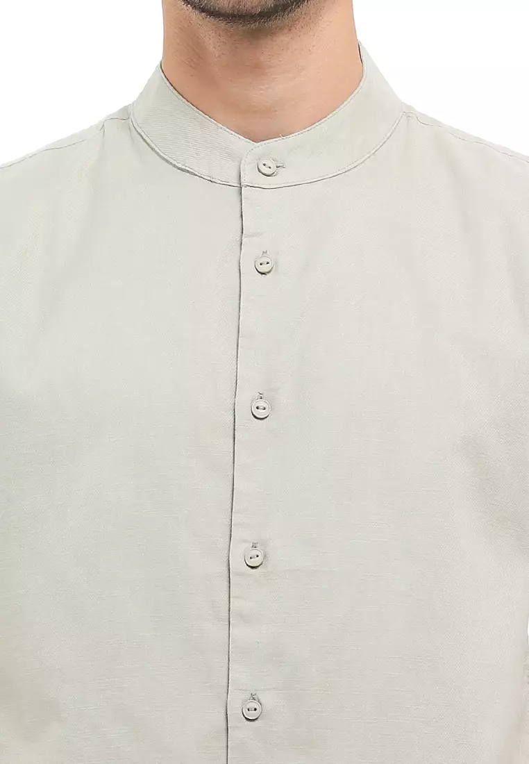 TRIPLE Kemeja Lengen Pendek Mandarin Slim Fit -  Olive