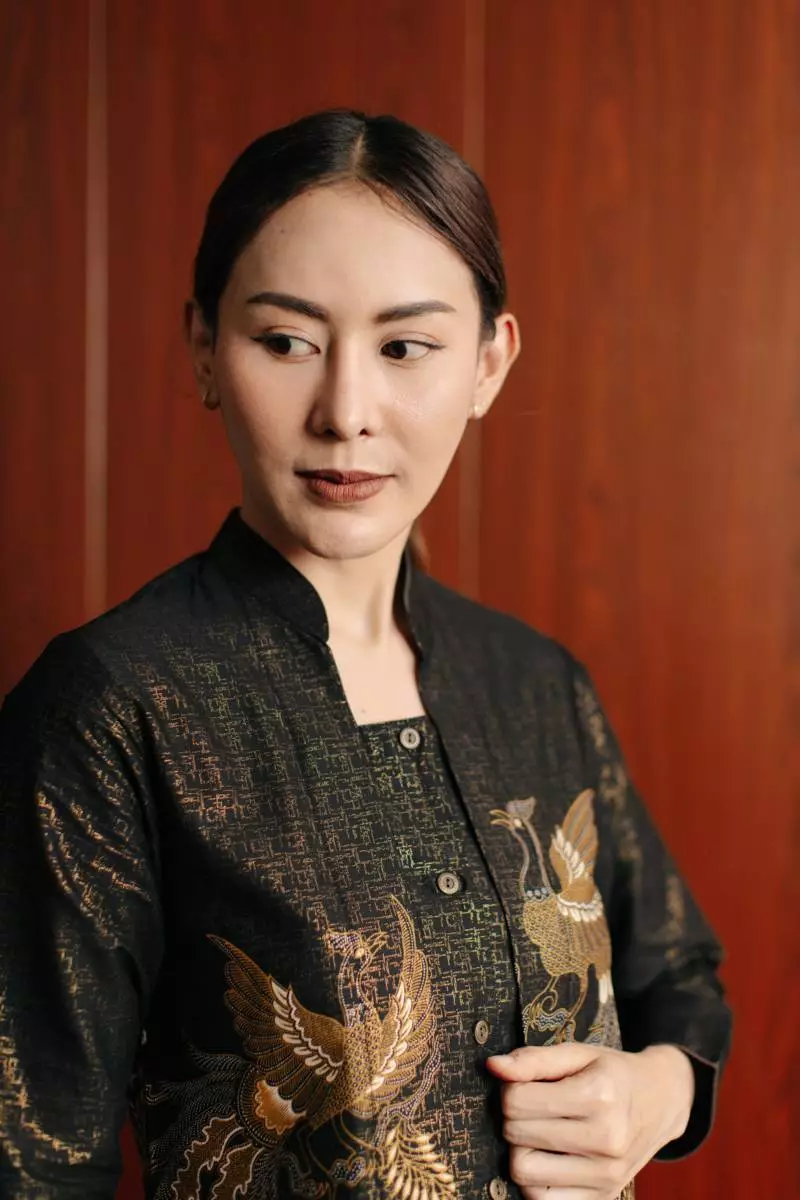 Kalyna Black Blouse Wanita  Foil