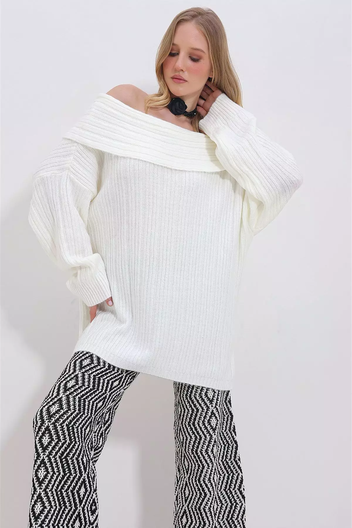 Madonna Collar Oversize Sweatshirt