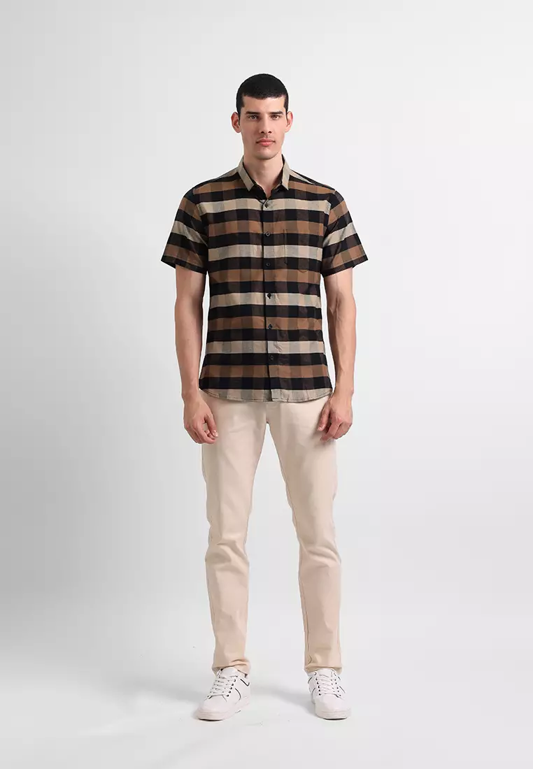 MANZONE - Kemeja Pria Lengan Pendek Rodrick 2  Slim Fit - Brown