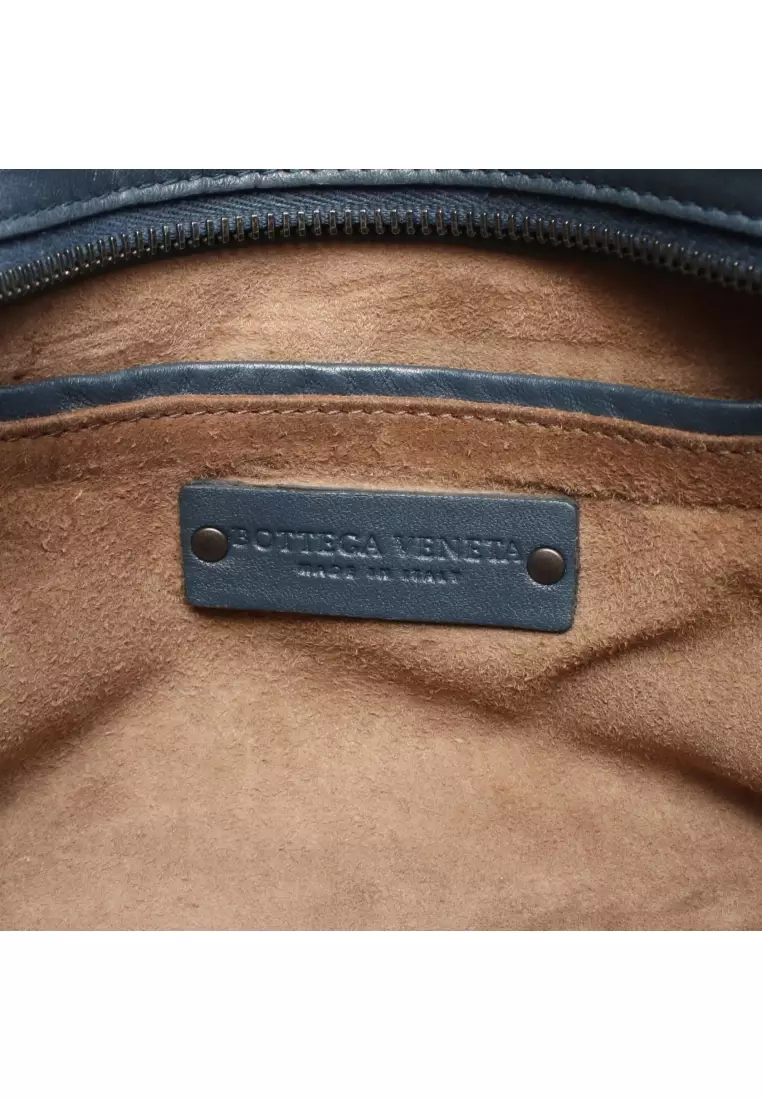 Pre-Loved BOTTEGA VENETA Intrecciato Handbag leather Navy 2WAY