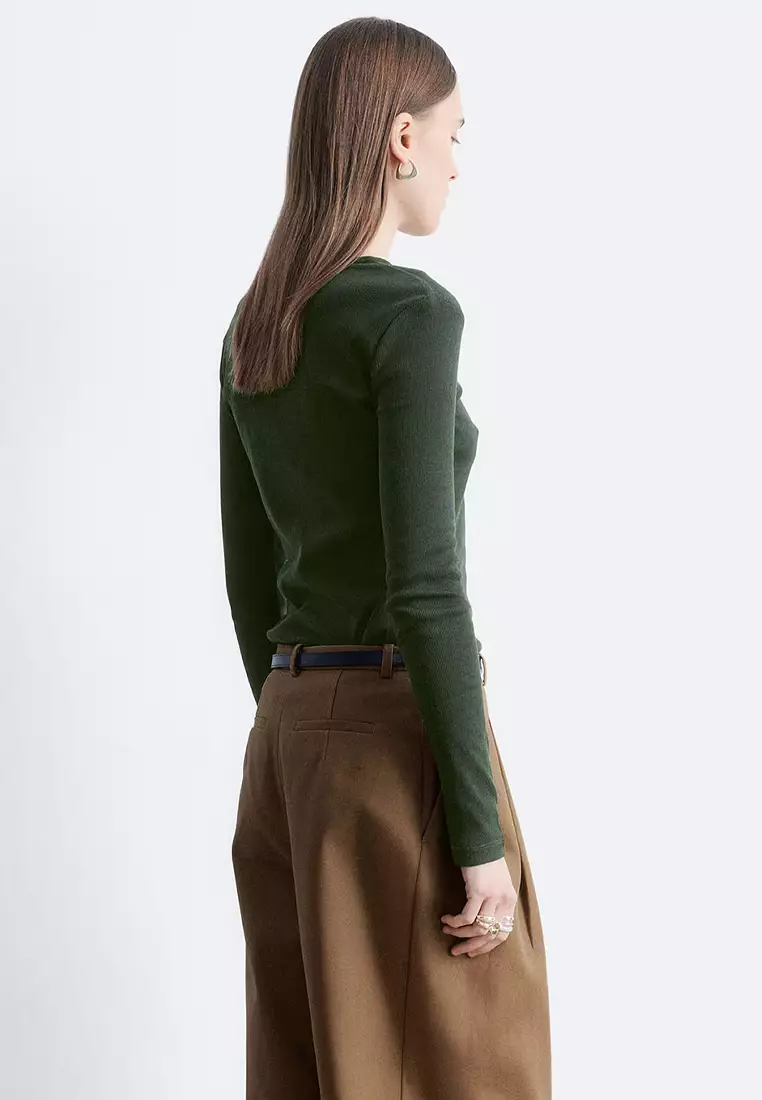 Ribbed Long-Sleeves Top