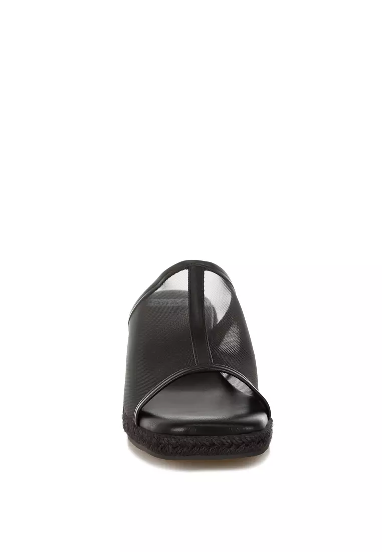 Sepatu Wedges Slip-On Mesh Bernapas Warna Hitam