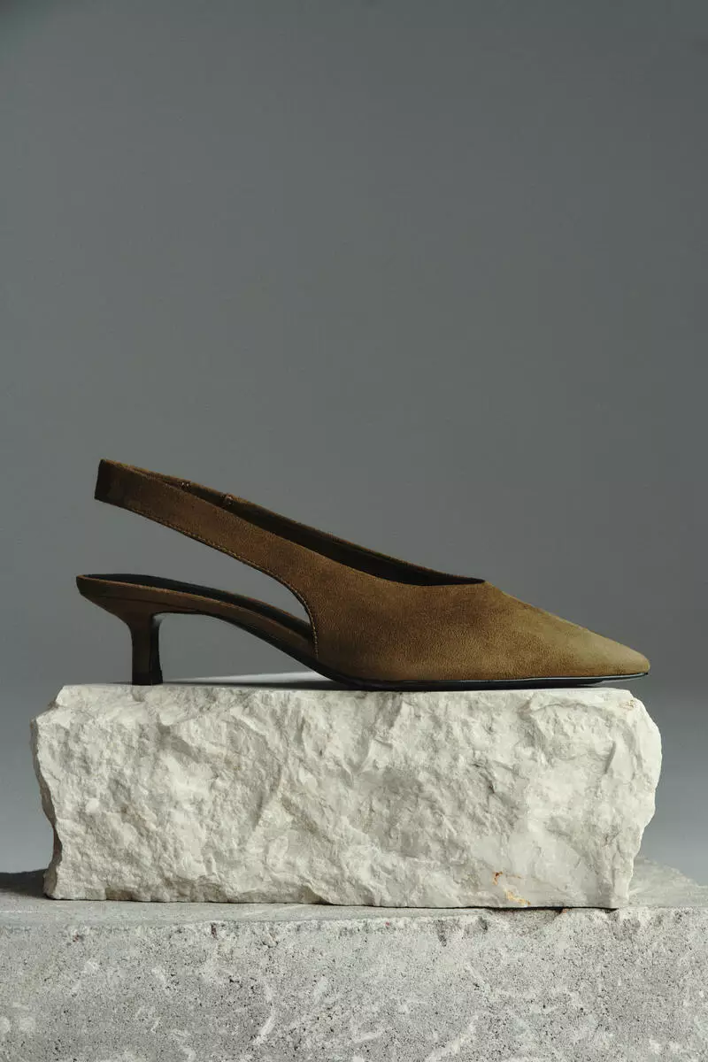 Kitten-heeled slingbacks