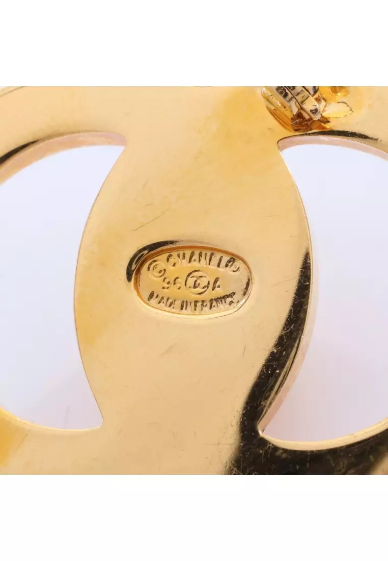 Pre-Loved Chanel coco mark turn lock motif brooch GP gold 96A