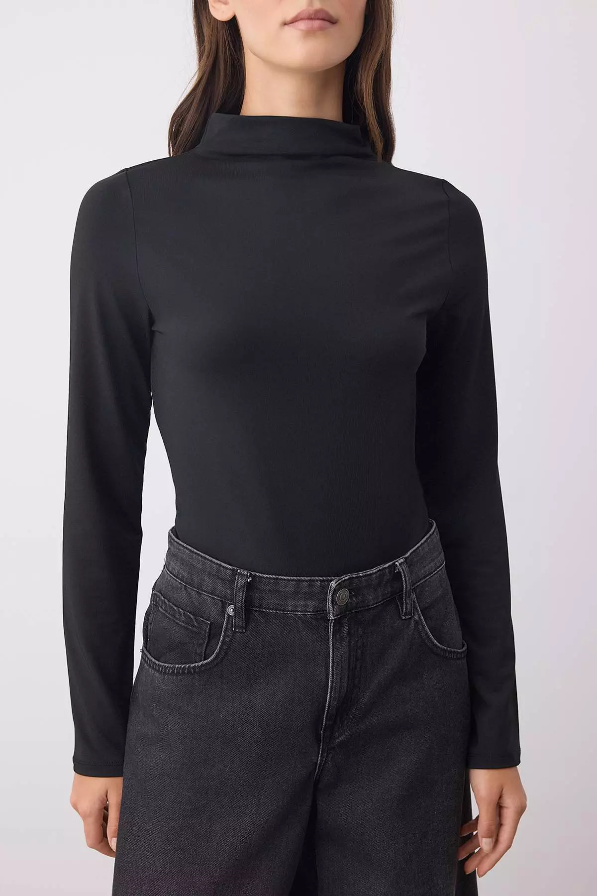 Black Fitted/Fits The Body Long Sleeve Snap-Front Flexible Knit Bodysuit