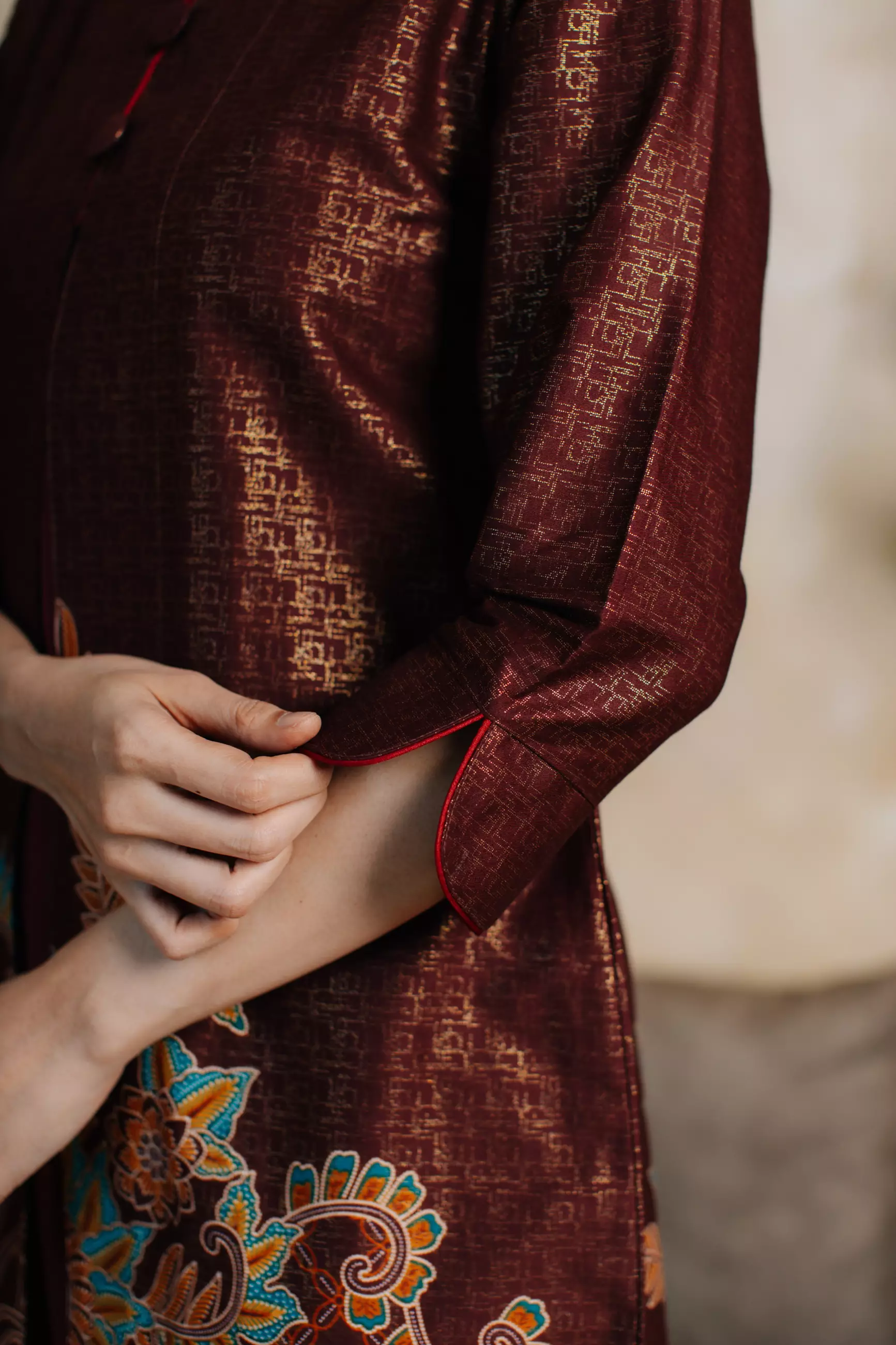 Adyatma Adhiwangsa Maroon Dress Batik Wanita Katun Foil