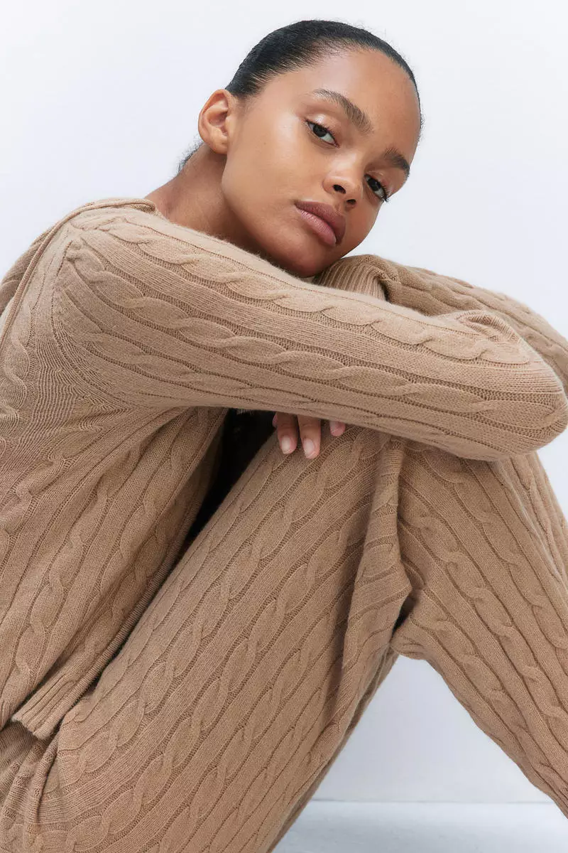 Cable-knit joggers