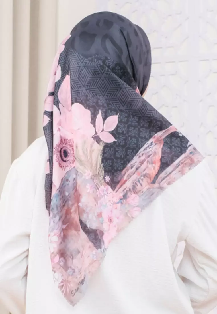 Hijab Segi Empat Wanita Premium Alula Series Signature Square Voile Scarf Graphite Black