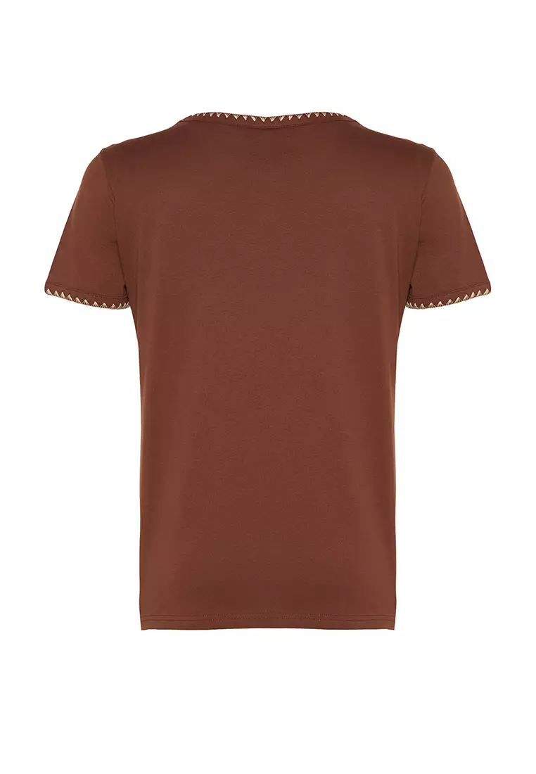 Contrast Stitching Detailed T-Shirt