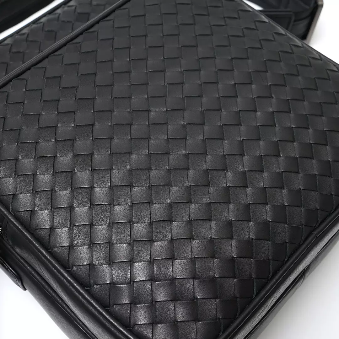 Intrecciato Reporter Bag Black