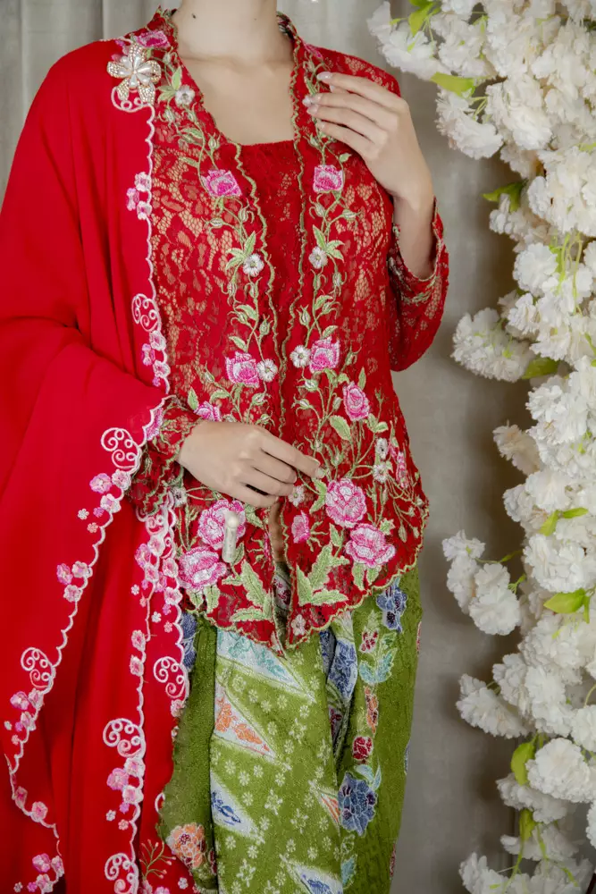 Kebaya Brokat Arini Series In Red Colour