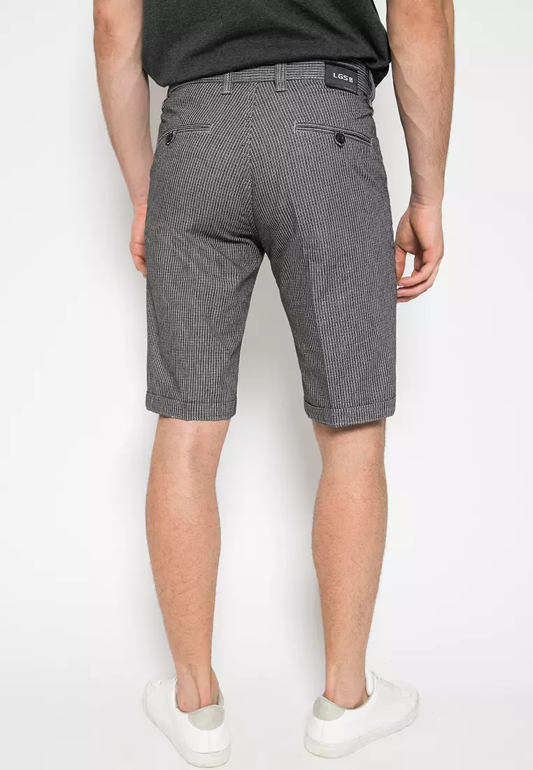 LGS - Celana Pendek Pria Kotak-Kotak Warna Hitam CSS.433.054.196.C