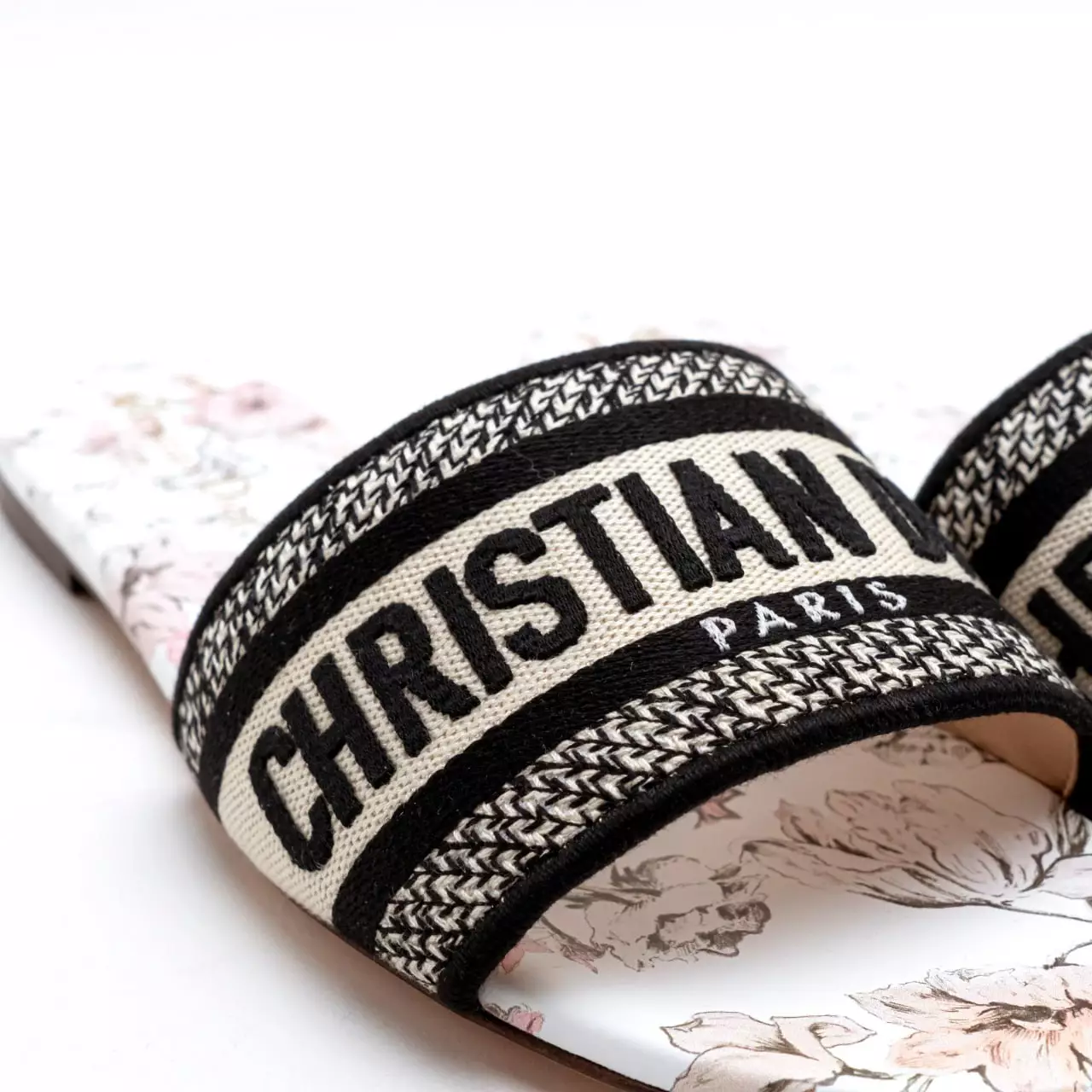 Dway Slide Millefiori Embroidery Flowers White Rose