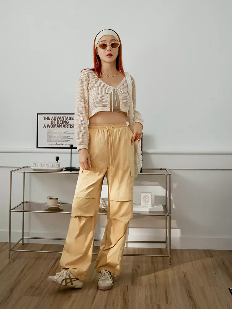 素色腰鬆緊膝打褶大口袋縮口工裝褲《BA7567》