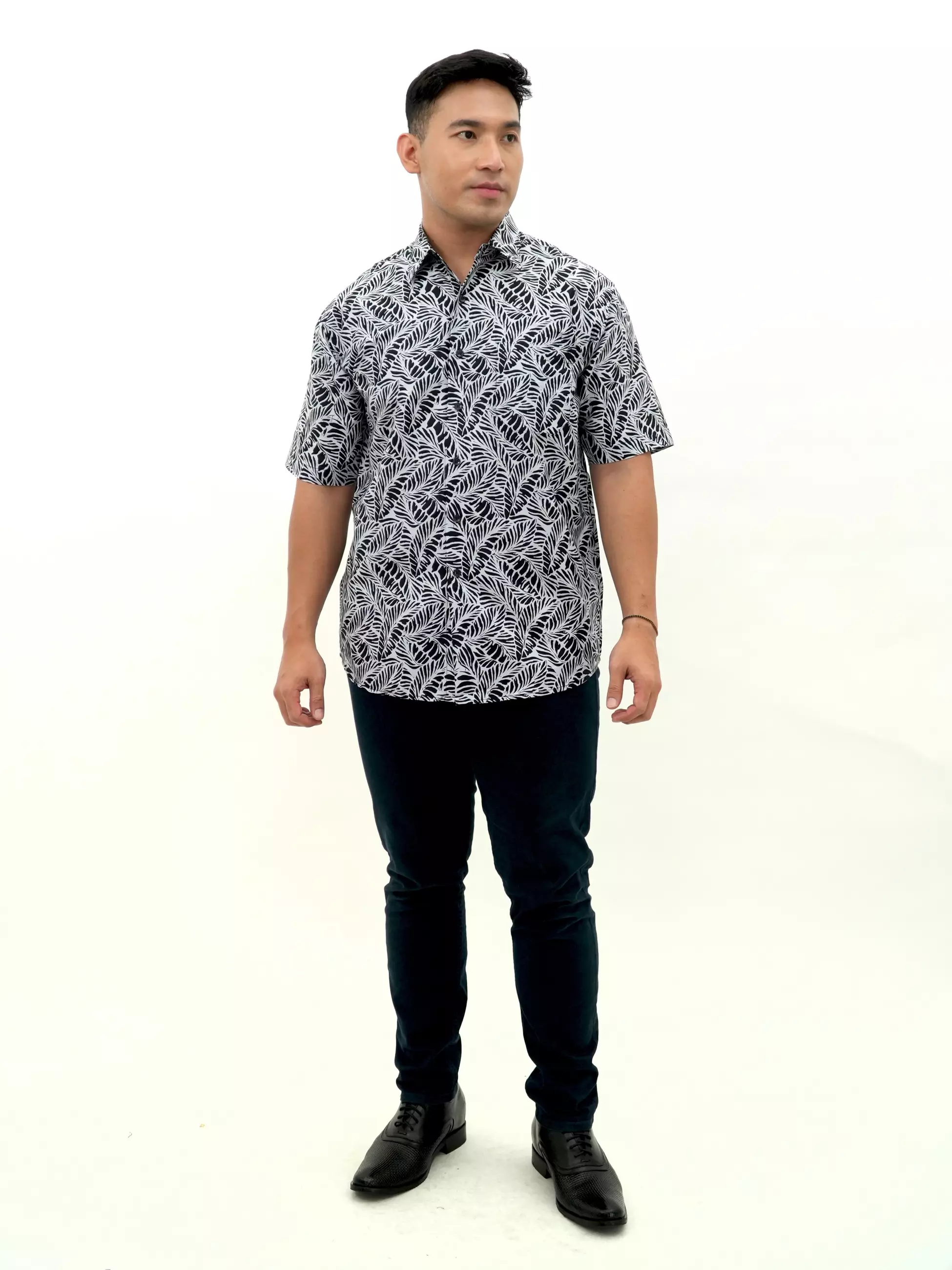 Kemeja Lengan Pendek Abu Hitam Motif Daun 16846