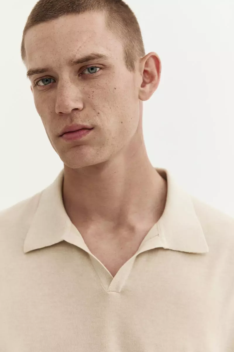 Regular Fit V-neck polo shirt