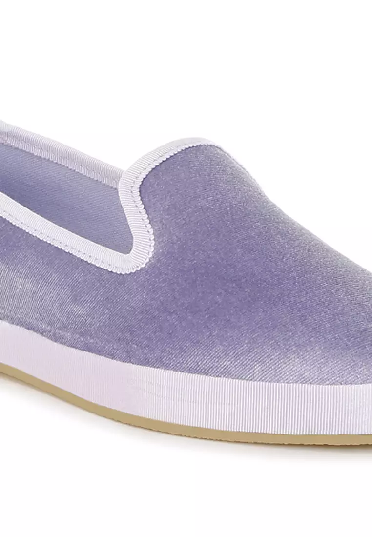 Sepatu Slip-On Ujung Bulat Beludru Warna Lilac