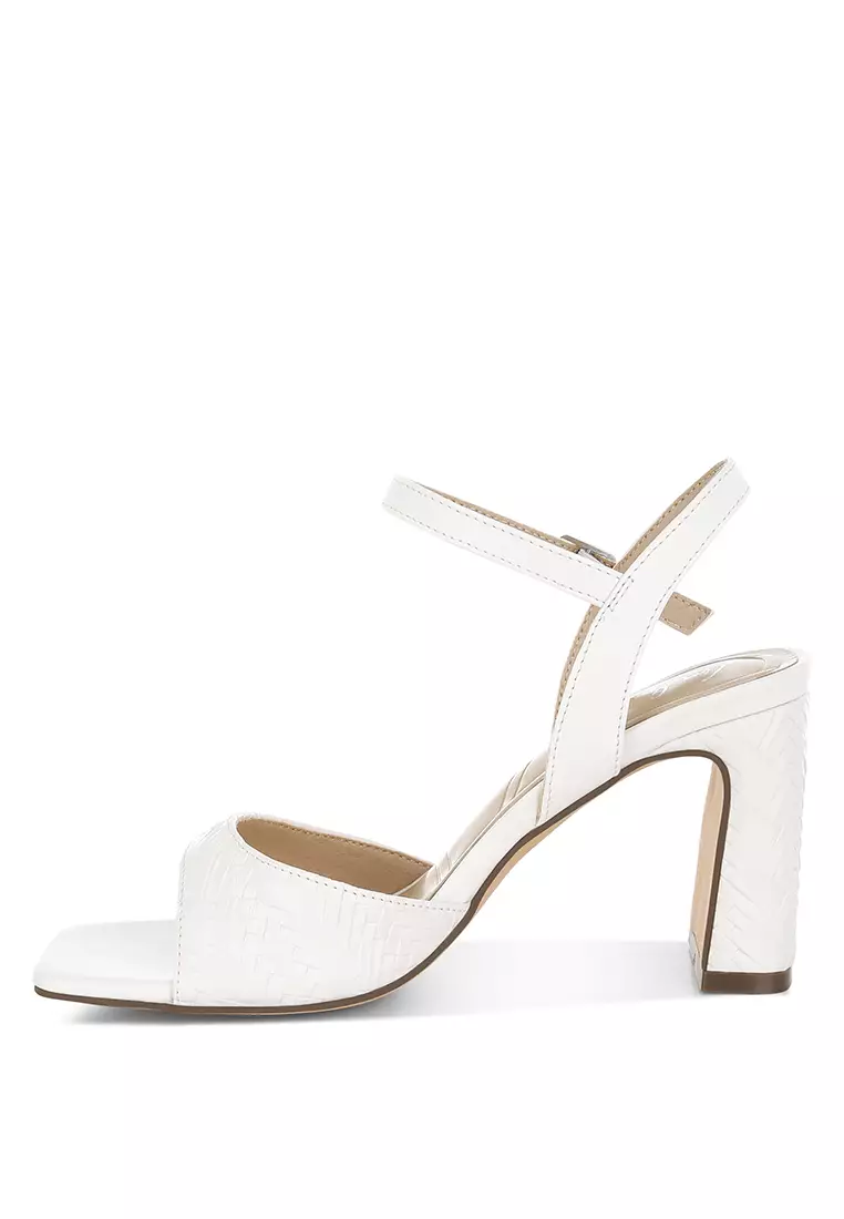 白色紋理人造皮革高跟鞋