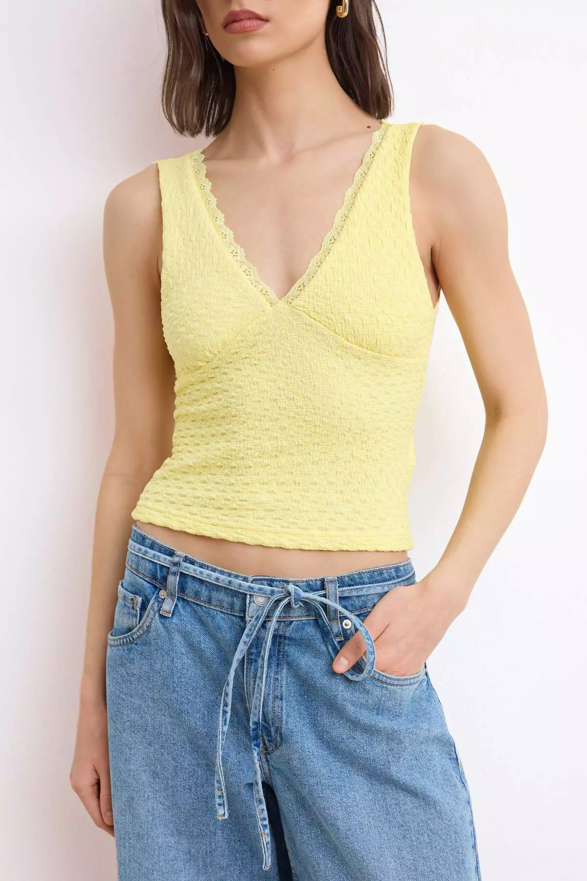 Yellow Plain Fitted V-Neck Lace Detailed Sleeveless Textured Knitted Blouse Twoss26Bz61
