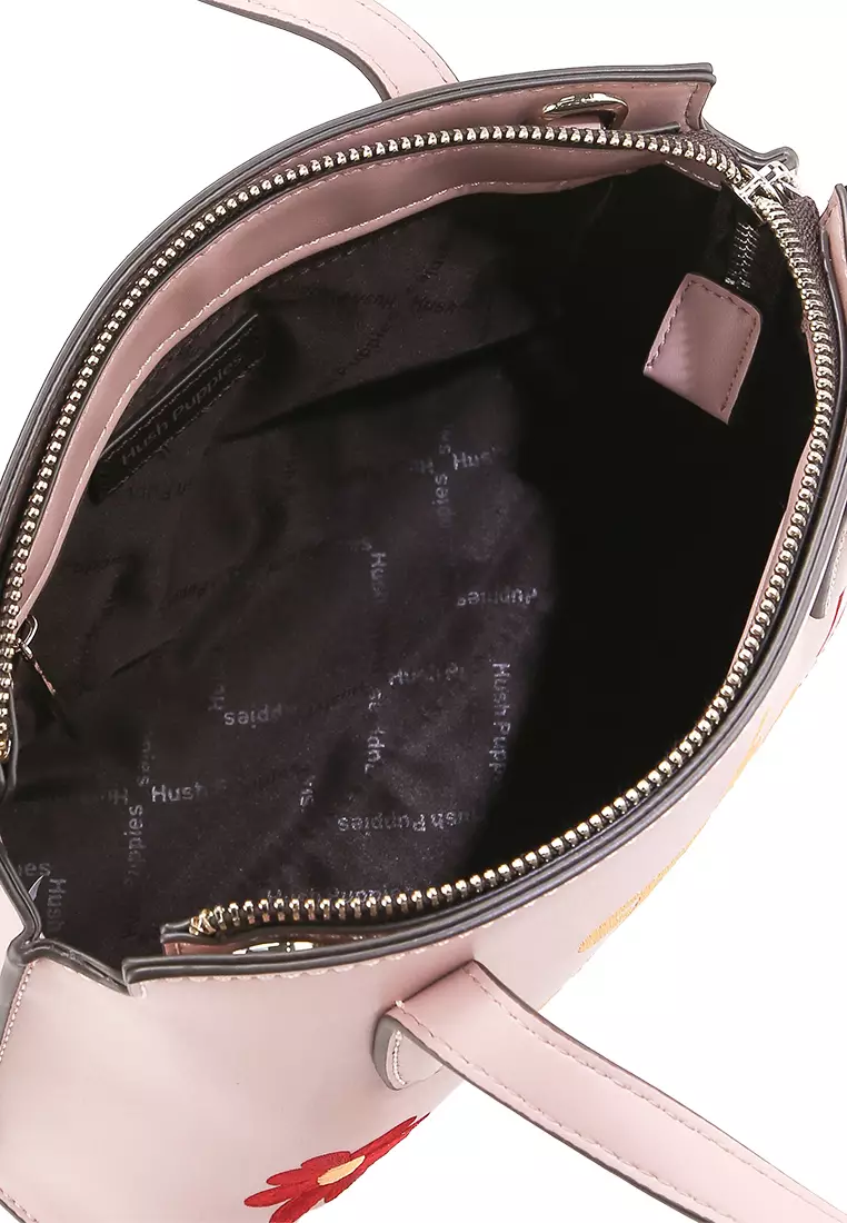 Georgina Satchel (L)