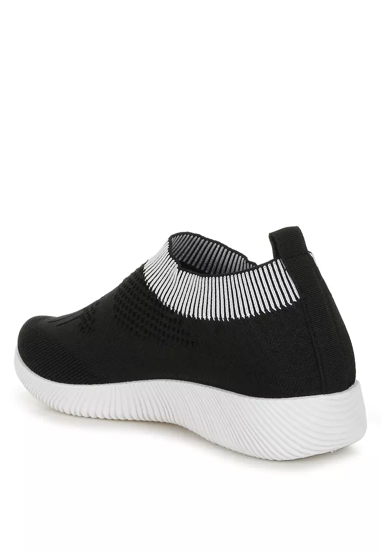 Sepatu kets jalan kaki Flyknit berwarna hitam