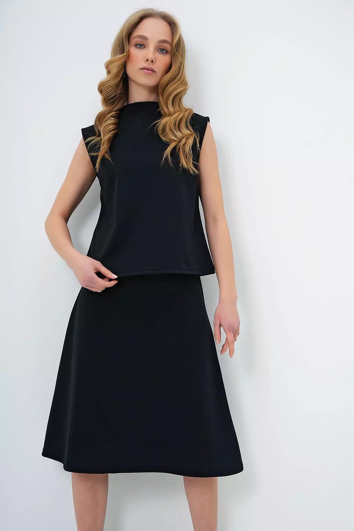 Women's Black Stand Collar Sleeveless Blouse Skirt Set