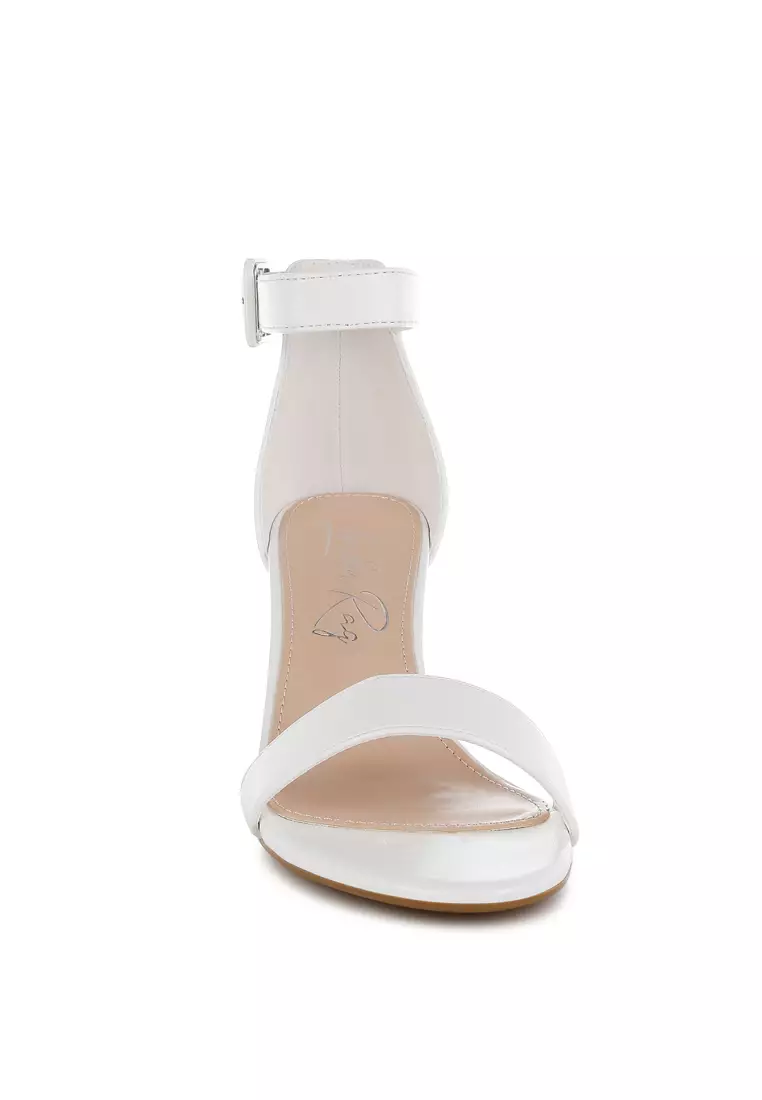 Sandal hak anak kucing berbahan kulit imitasi berwarna putih