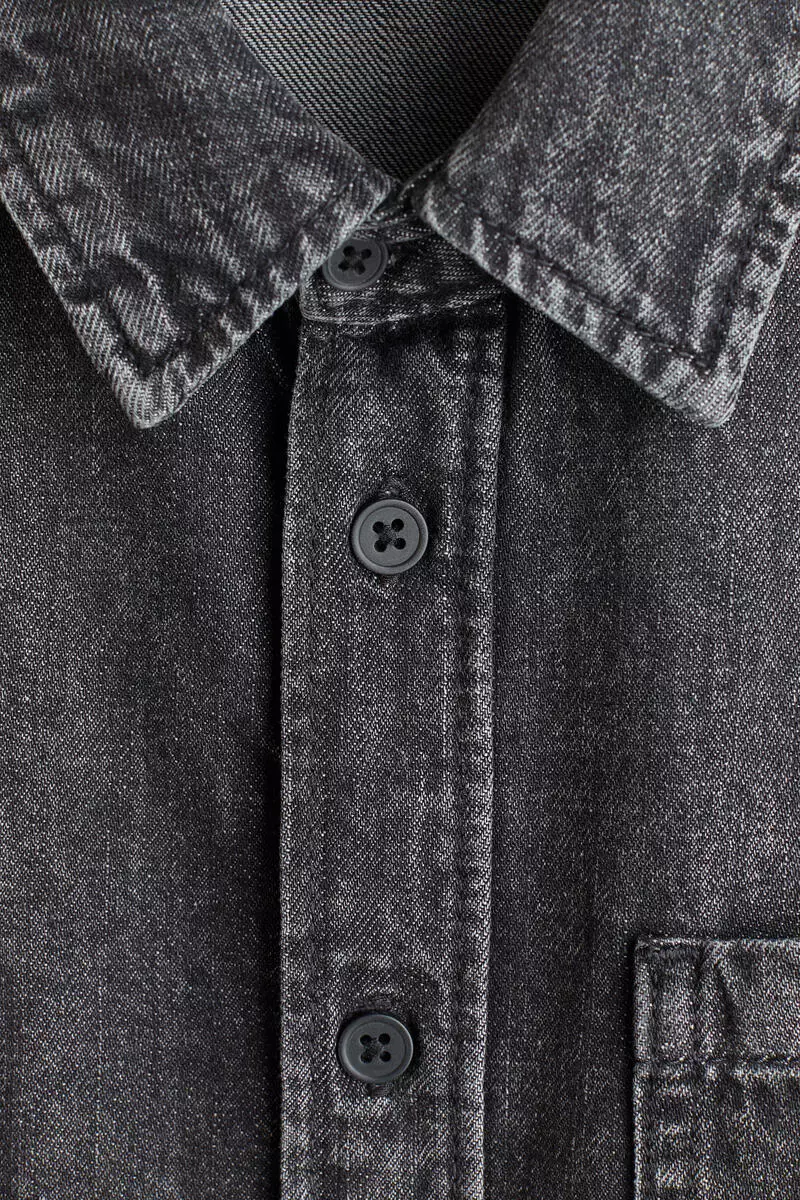 Short-sleeved denim shirt
