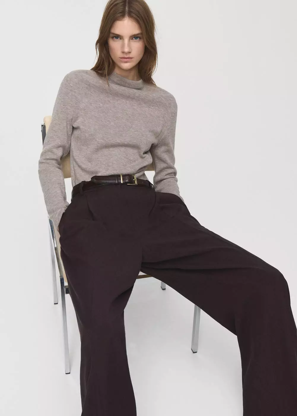 Sweater rajut halus dengan kerah perkins