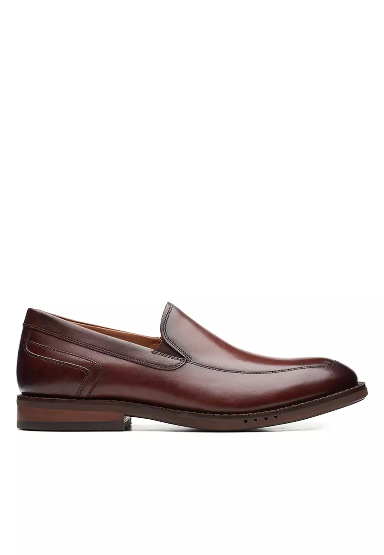 Discount on Clarks  shoes - SKU: Un Hugh Step Loafers Brown