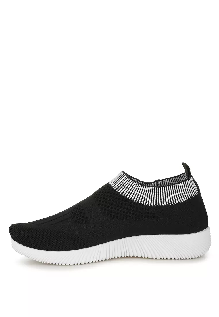 Sepatu kets jalan kaki Flyknit berwarna hitam