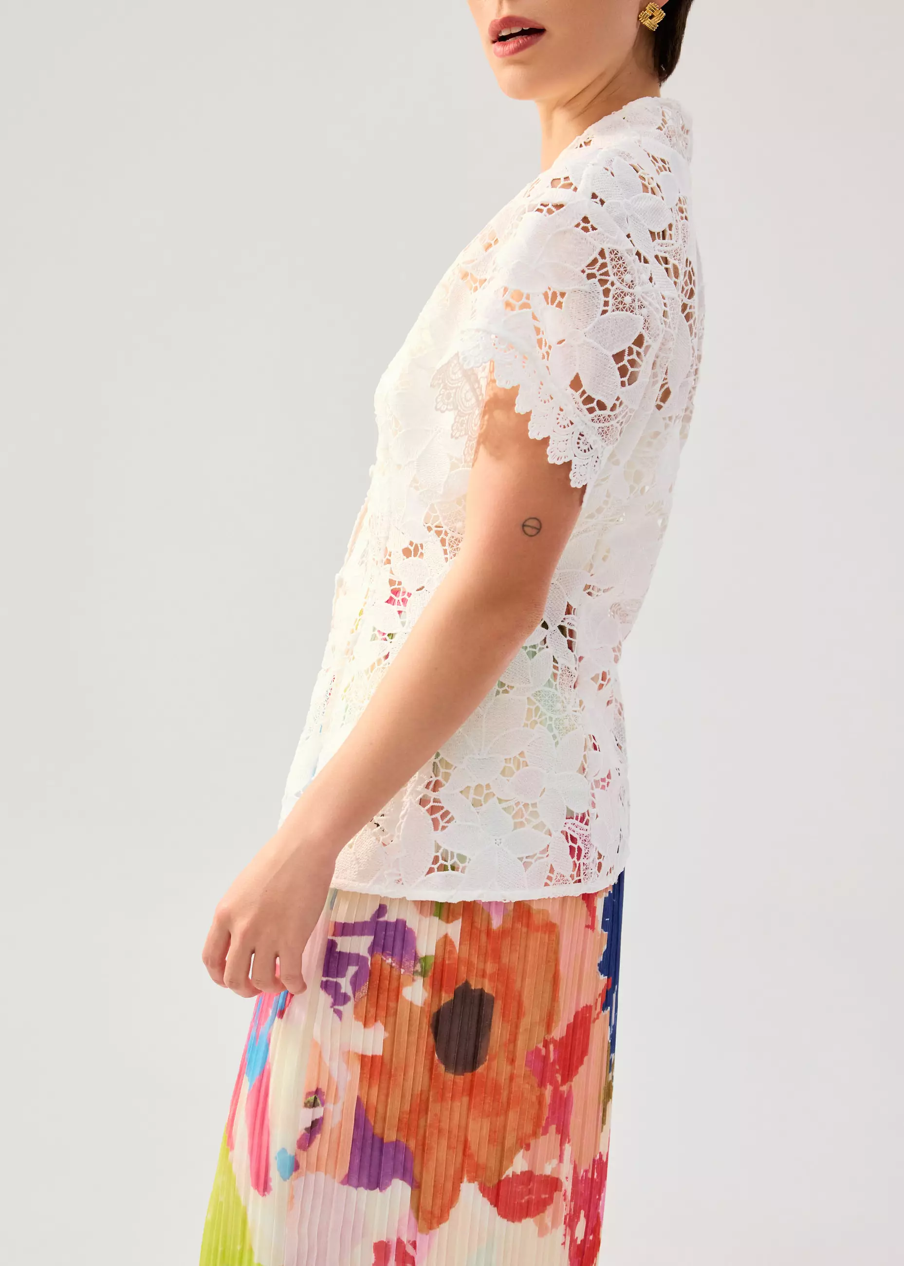 Atasan Wanita - Floral Lace Kebaya Top