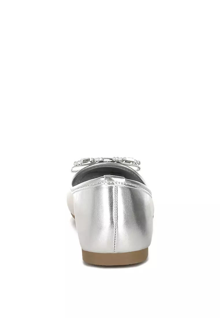 Balerina Metalik Gesper Berlian Imitasi dalam Warna Perak