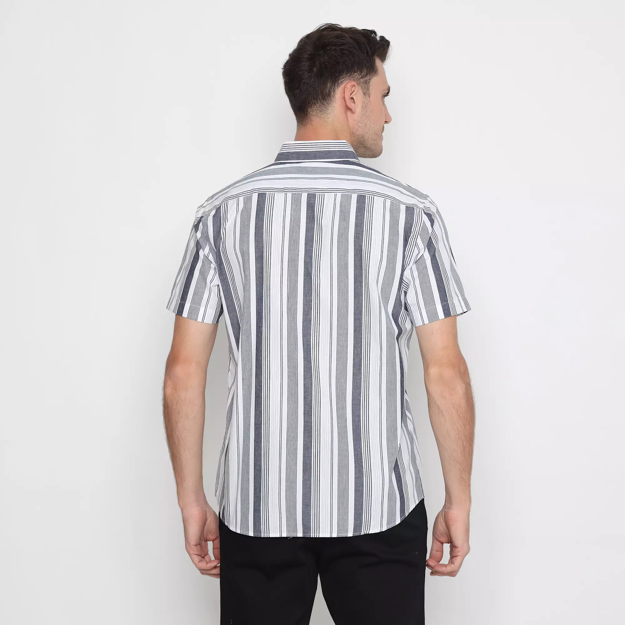 Platini Kemeja Motif Salur Pria Lengan Pendek Katun Abu 73410