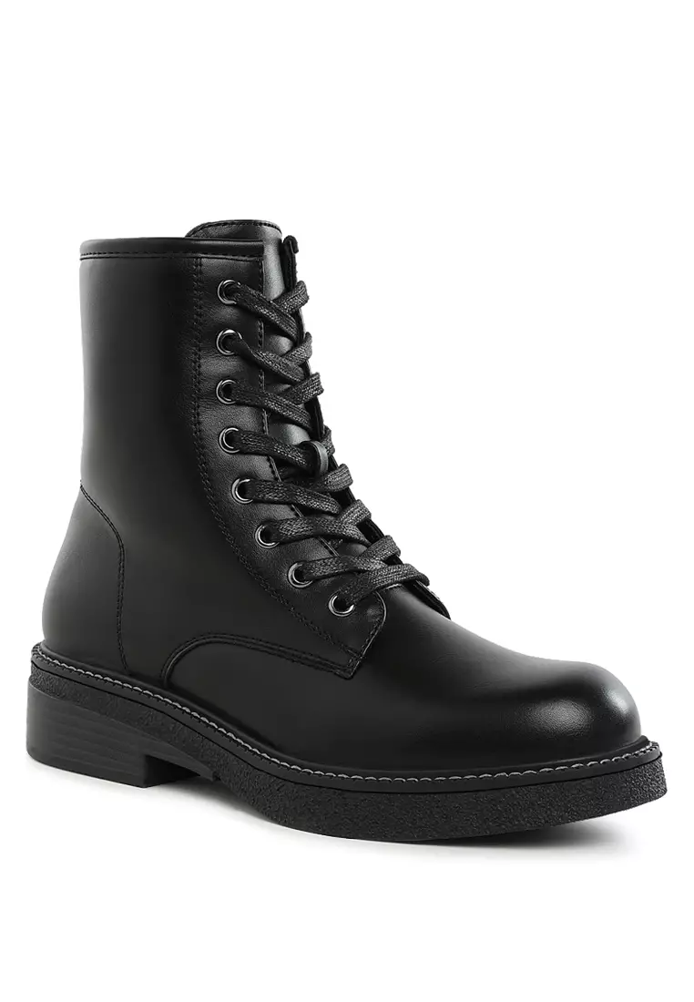 Sepatu Bot Renda Tekstur Metalik dalam Warna Hitam